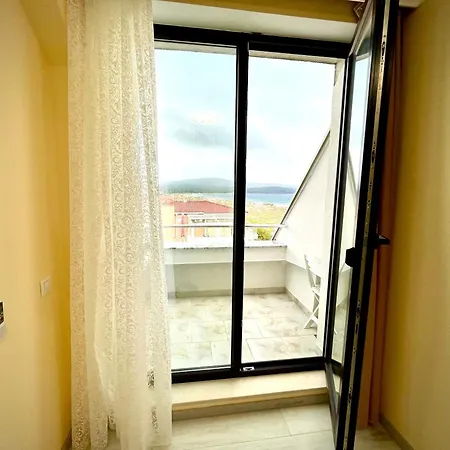 Aparthotel Sea View Free Parking 4*