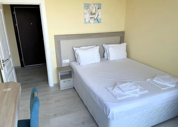 Sea View Free Parking Aparthotel