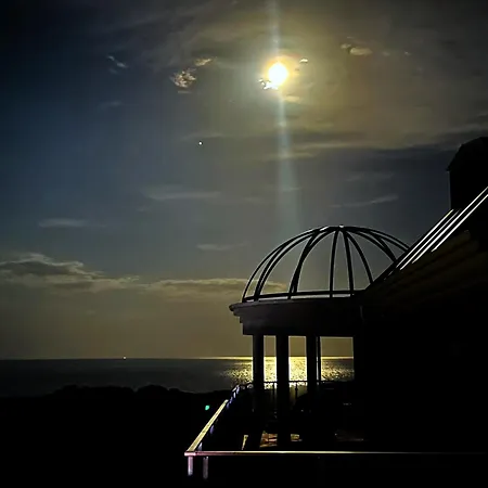 Апартхотел Sea View Free Parking Приморско